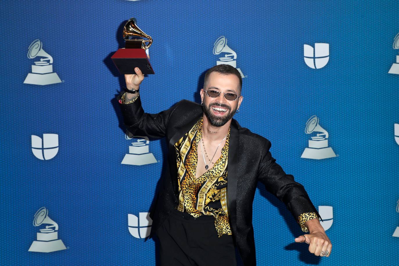 Mike Bahia, ganador del premio al Mejor Artista Nuevo