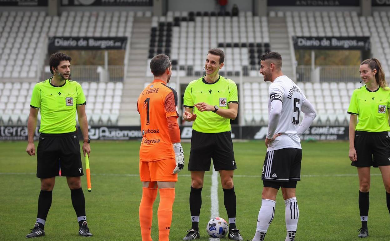 La vizcaína ejerció de línea el pasado sábado en el Burgos-Langreo, junto al árbitro principal Rezola Etxeberria. 