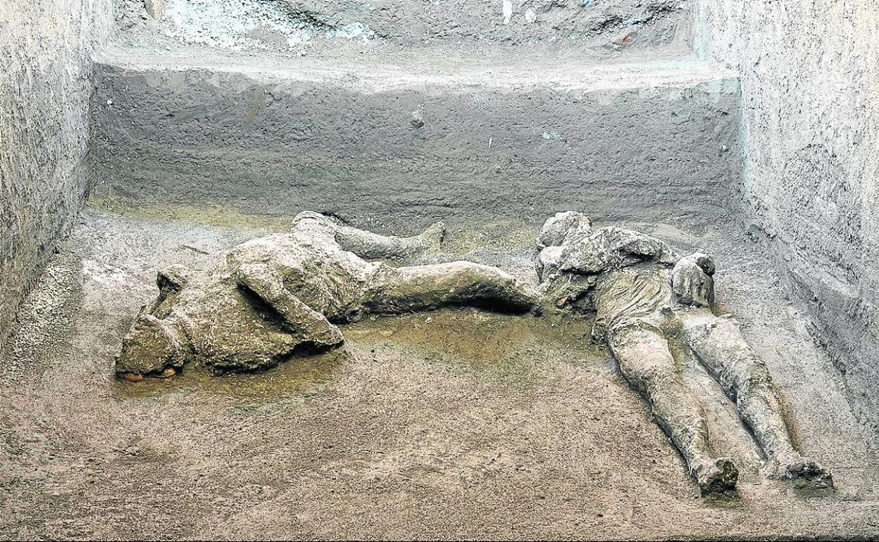 Los fallecidos, un noble y su esclavo, en la villa de Pompeya donde han sido descubiertos.