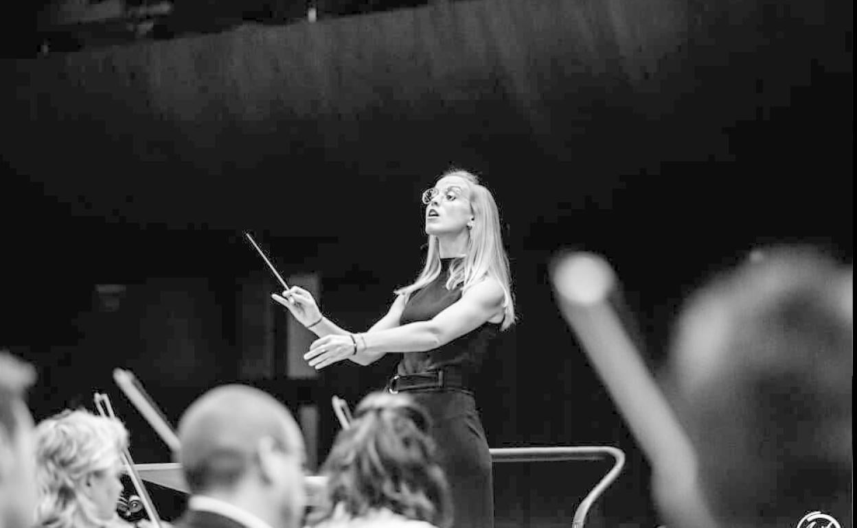 Isabel Rubio, durante un concierto anterior como directora. 