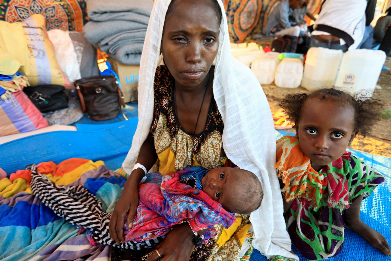 Los refugiados etíopes que huyen de los combates en curso en la región de Tigray son vistos en el campamento de Um-Rakoba, en la frontera entre Sudán y Etiopía, en el estado de Al-Qadarif.