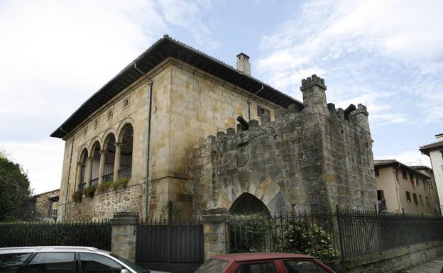 Palacio de Arespakotxaga y Puerta del Mediodía.