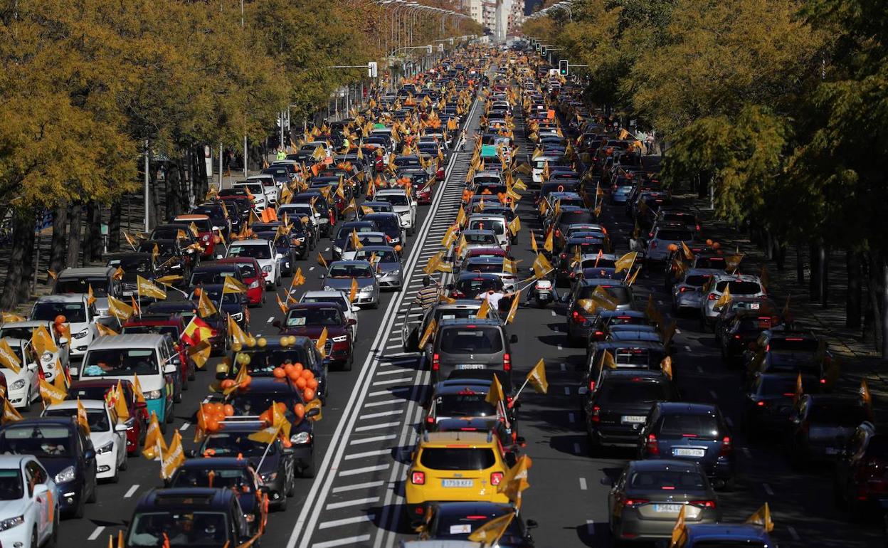 Manifestación con vehículos contra la Ley de Educación (LOMLOE).