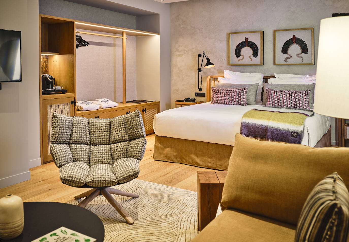 Cada una de las habitaciones es diferente en su decoración. También en su tamaño. La más reducida tiene 22 metros cuadrados y la más grande, 55 metros cuadrados. Esas dos se pueden conectar entre sí.