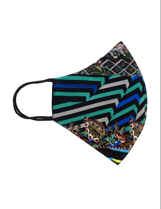 Fotos: El pack de la «Generación del 68» bilbaína: mascarillas con arte y pañuelos a juego