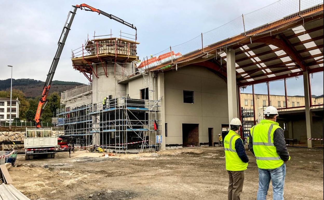 Imagen de las obras del nuevo parque de bomberos de Zalla. 