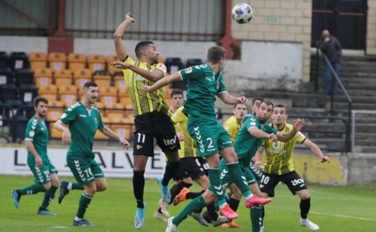 Lance de un partido entre el Portugalete y el Leioa en Liga