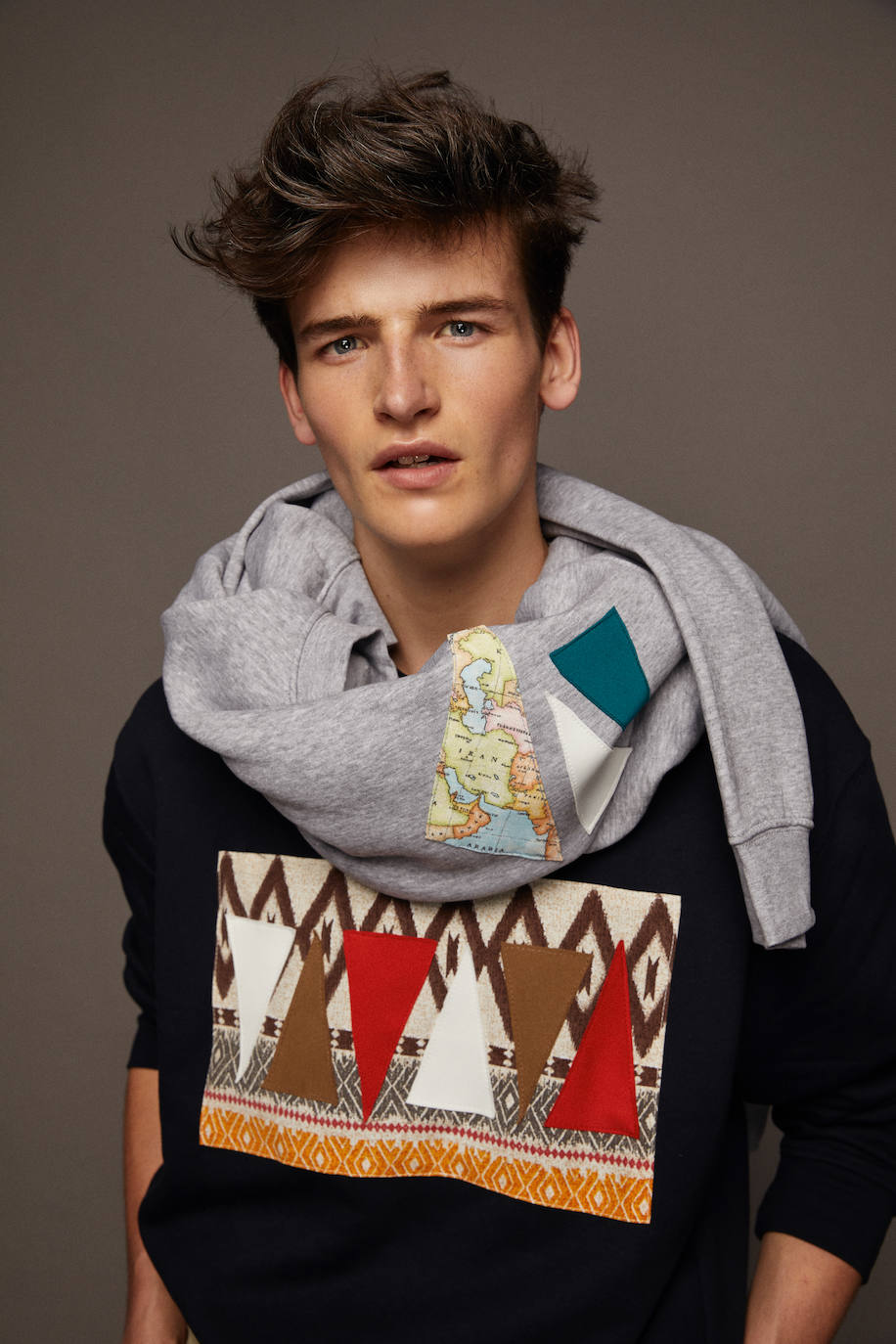 Fotos: Las sudaderas más originales del momento son vascas, cuestan menos de 60 euros y las firma Eder Aurre