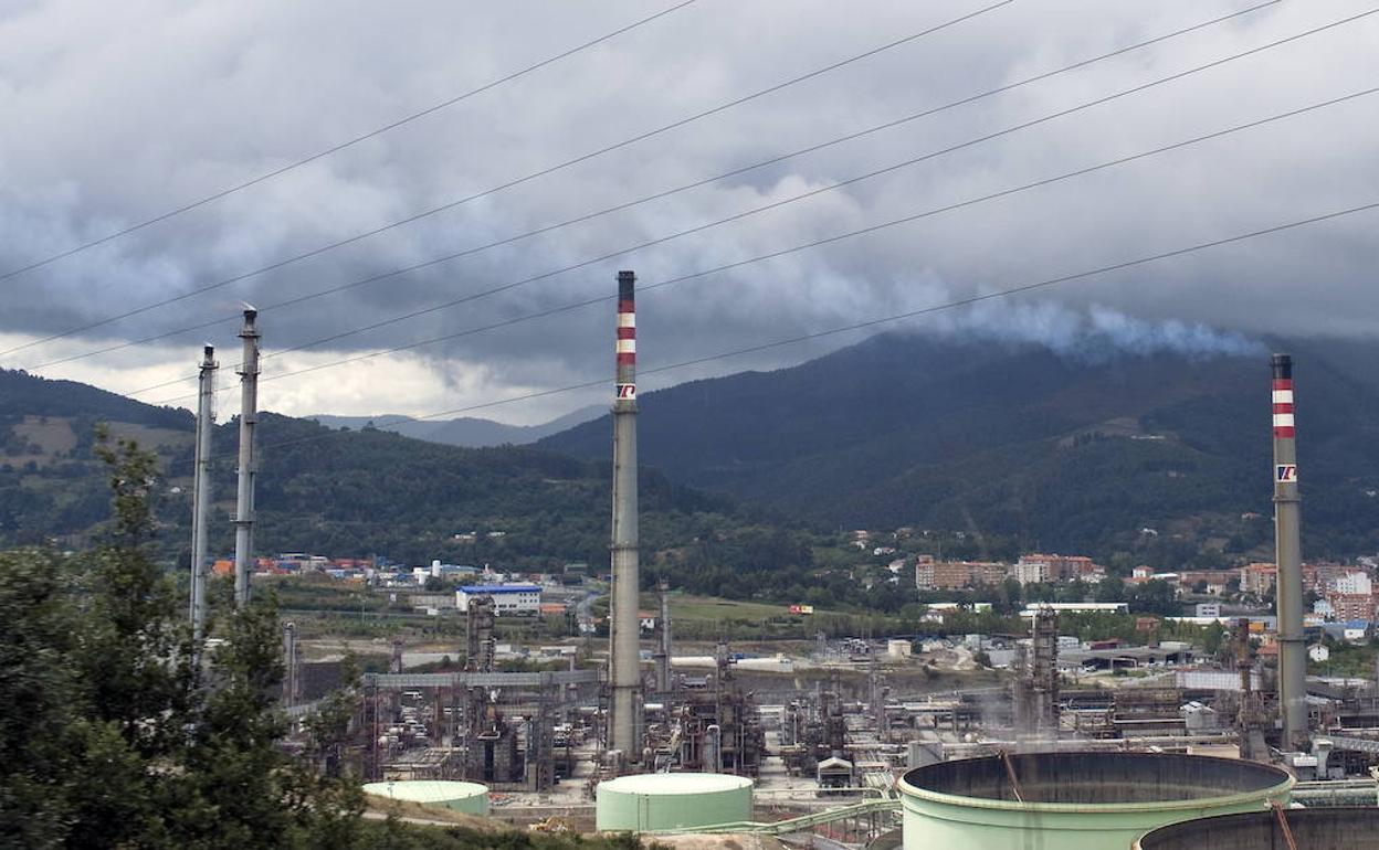 Convocan una concentración en Petronor tras el fallecimiento por paro cardíaco de un trabajador