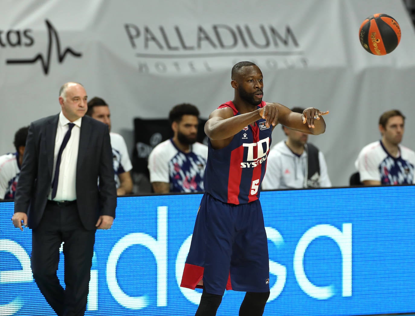 Fotos: Las imágenes del Real Madrid-Baskonia