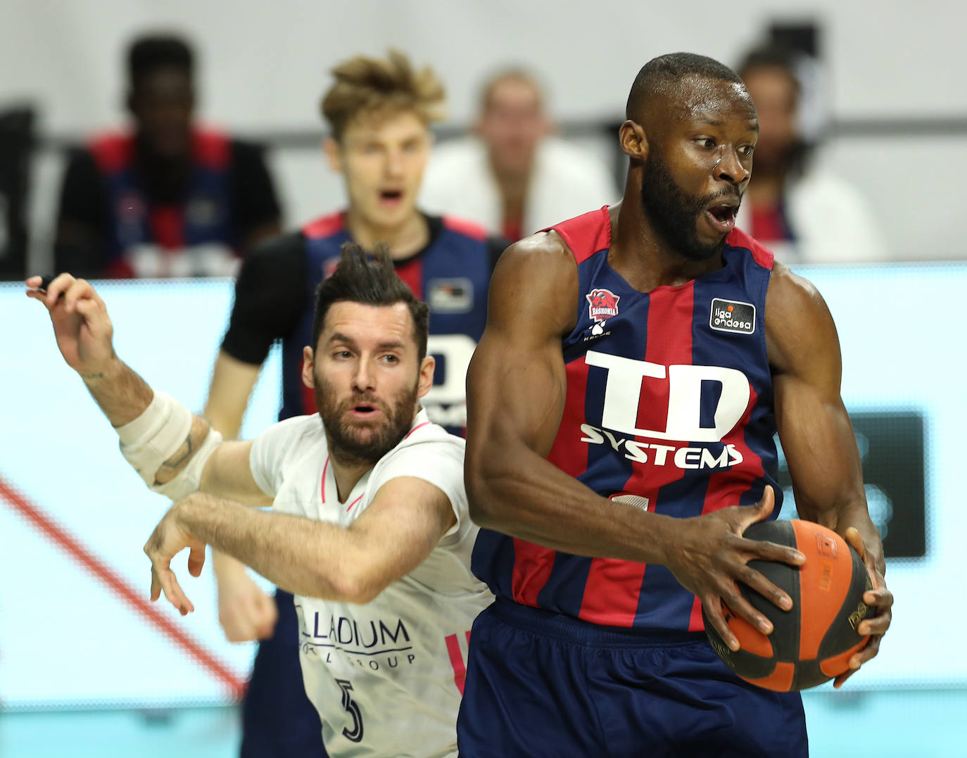 Fotos: Las imágenes del Real Madrid-Baskonia