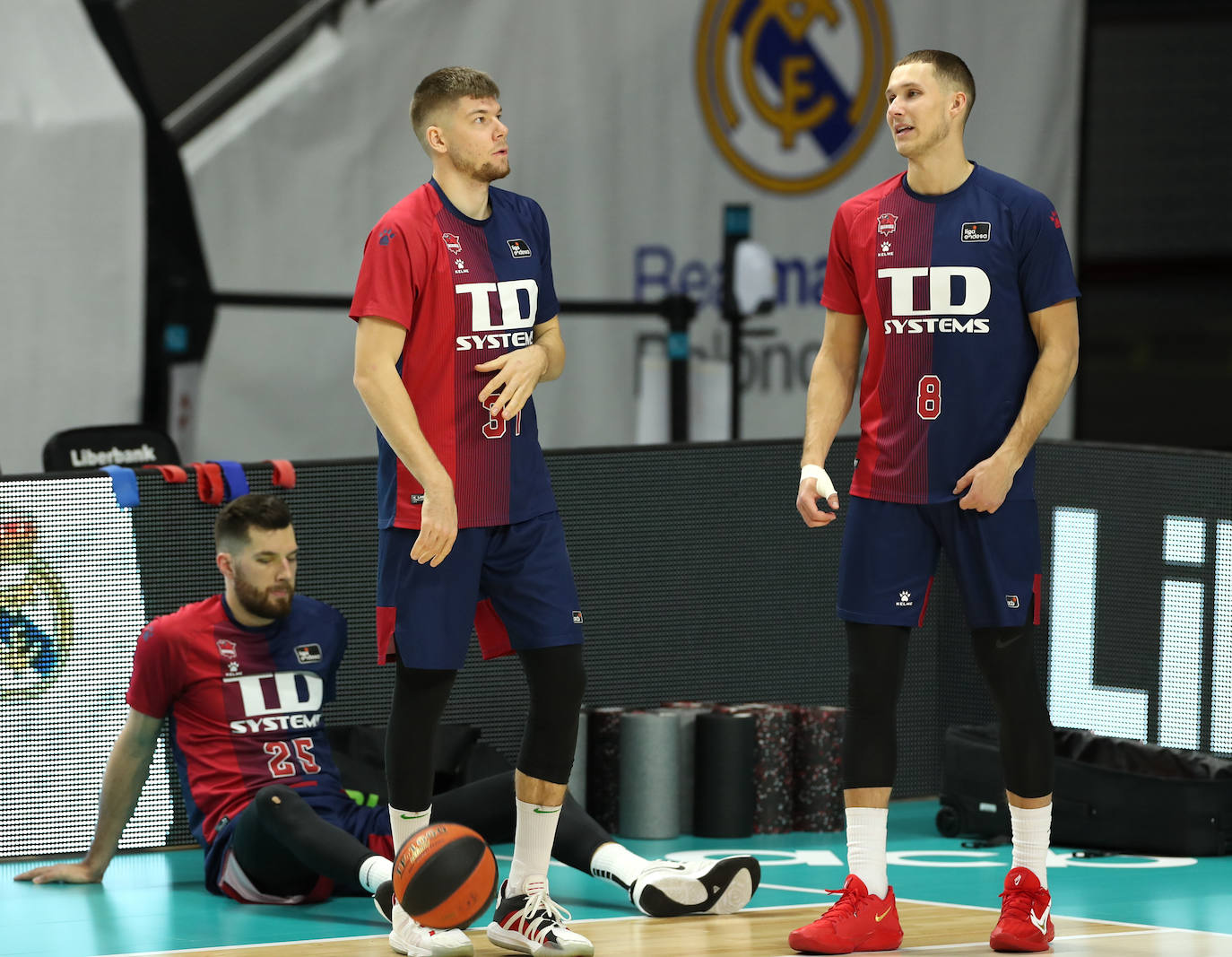 Fotos: Las imágenes del Real Madrid-Baskonia