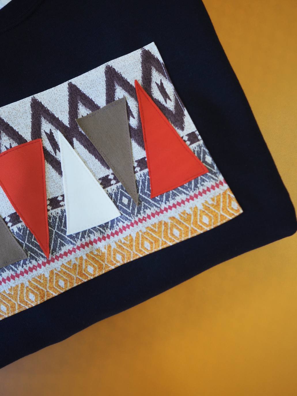 Fotos: Las sudaderas más originales del momento son vascas, cuestan menos de 60 euros y las firma Eder Aurre