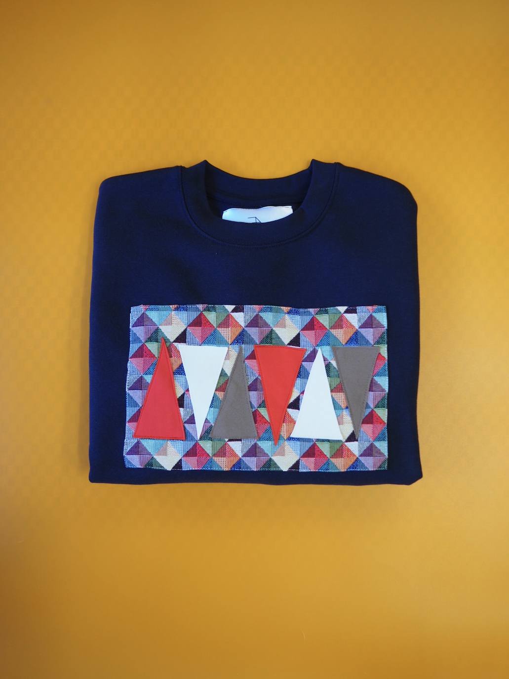 Fotos: Las sudaderas más originales del momento son vascas, cuestan menos de 60 euros y las firma Eder Aurre