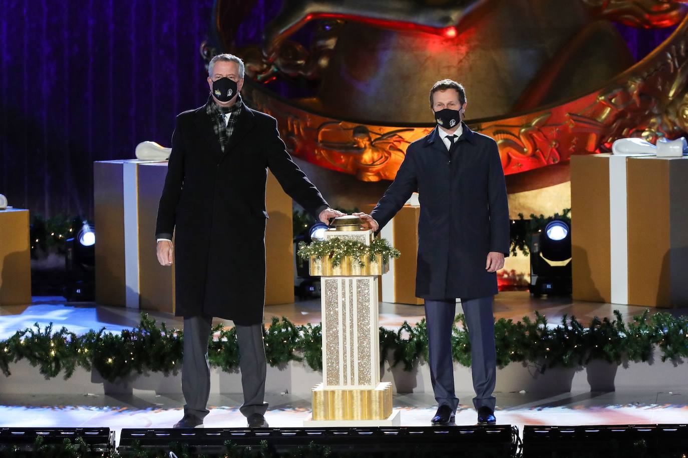 Fotos: Nueva York inaugura la Navidad con el encendido del árbol de Rockefeller