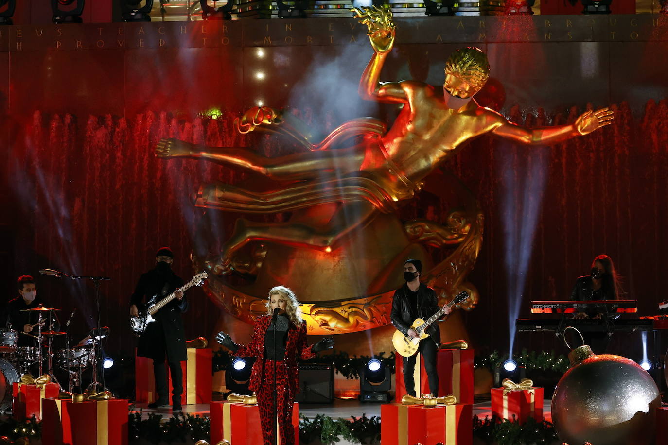 Fotos: Nueva York inaugura la Navidad con el encendido del árbol de Rockefeller