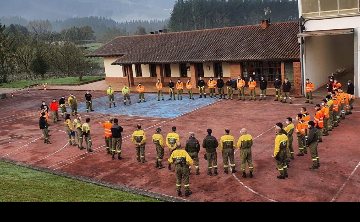 Aurtengo ikastaroa Gamiz-Fikako udal frontoian egiten ari dira. 