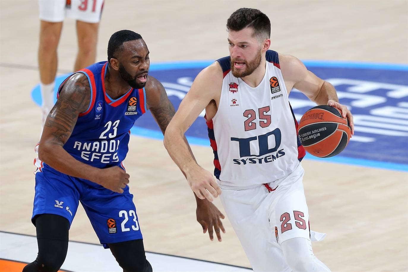Fotos: Las imágenes del Efes-Baskonia