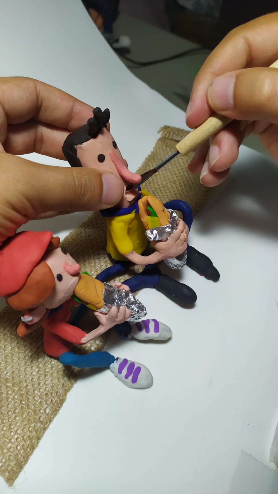 Fotos: Bocata en los fuegos y purpurina en &#039;La Pinpi&#039;: una pareja recrea en plastilina la Aste Nagusia que no pudo ser