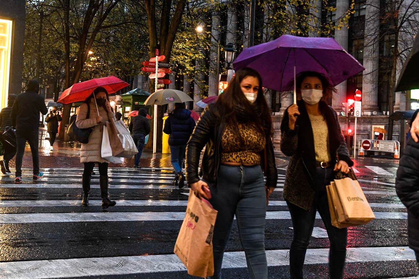 Fotos: Colas en los mercados y plazas de Bilbao