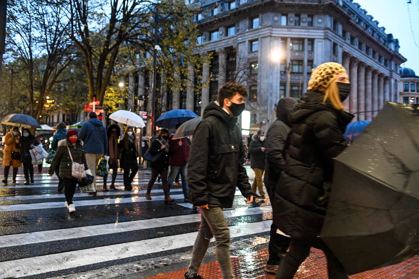 Fotos: Colas en los mercados y plazas de Bilbao