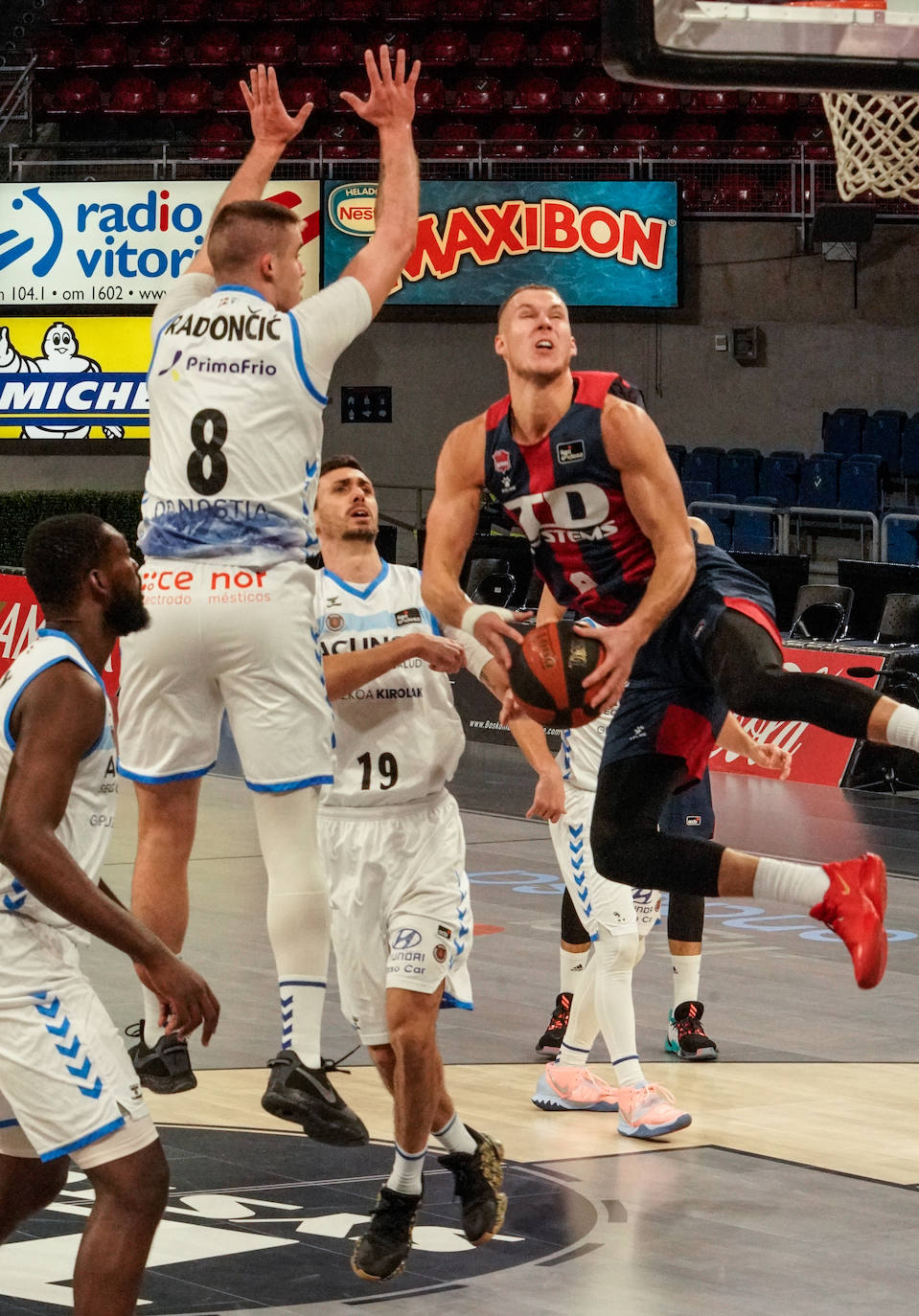 Fotos: TD Systems Baskonia - Gipuzkoa Basket, en imágenes
