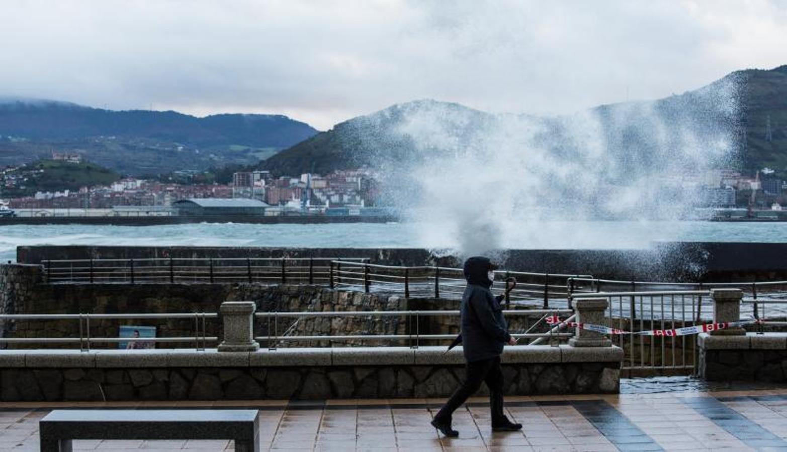 Fotos: Viento, nieve y frío en un domingo desapacible