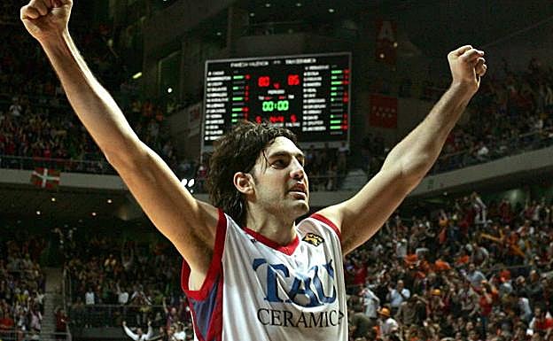 2007ko udan jHoustonera oan zen Scola 