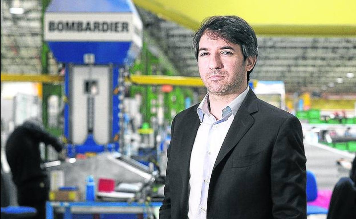 Diego García Rodríguez, en la planta de Bombardier en Trapagaran. 