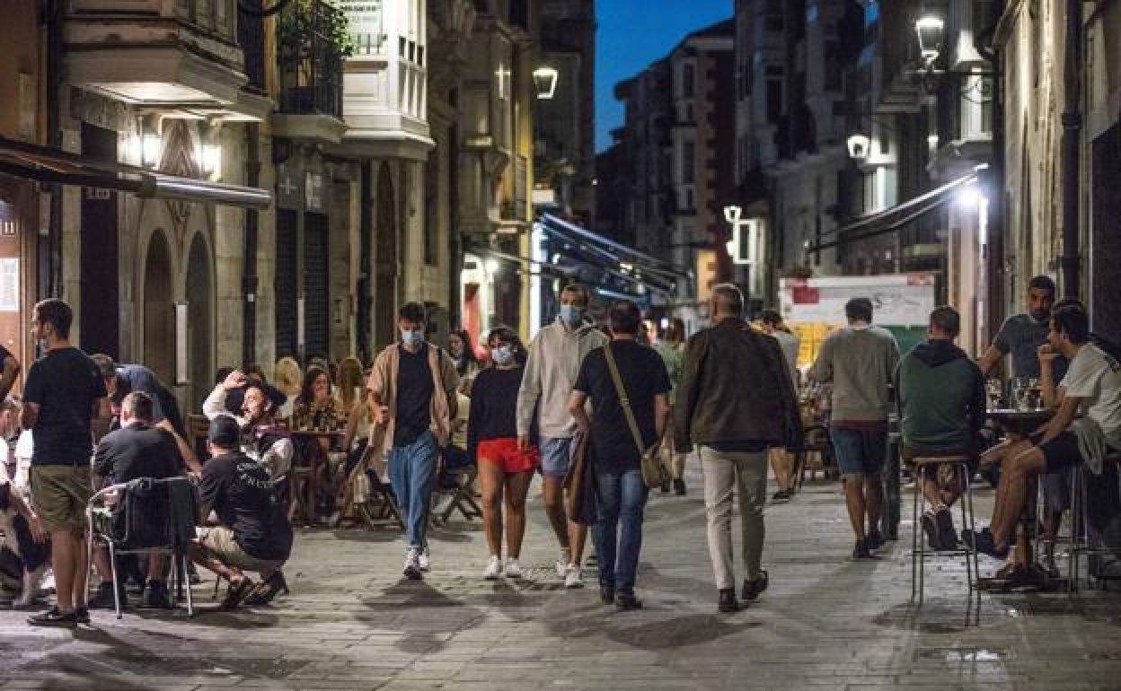 Así serán las horas previas en las cenas de Nochebuena y Nochevieja: 'poteo' y bares abiertos hasta las 8