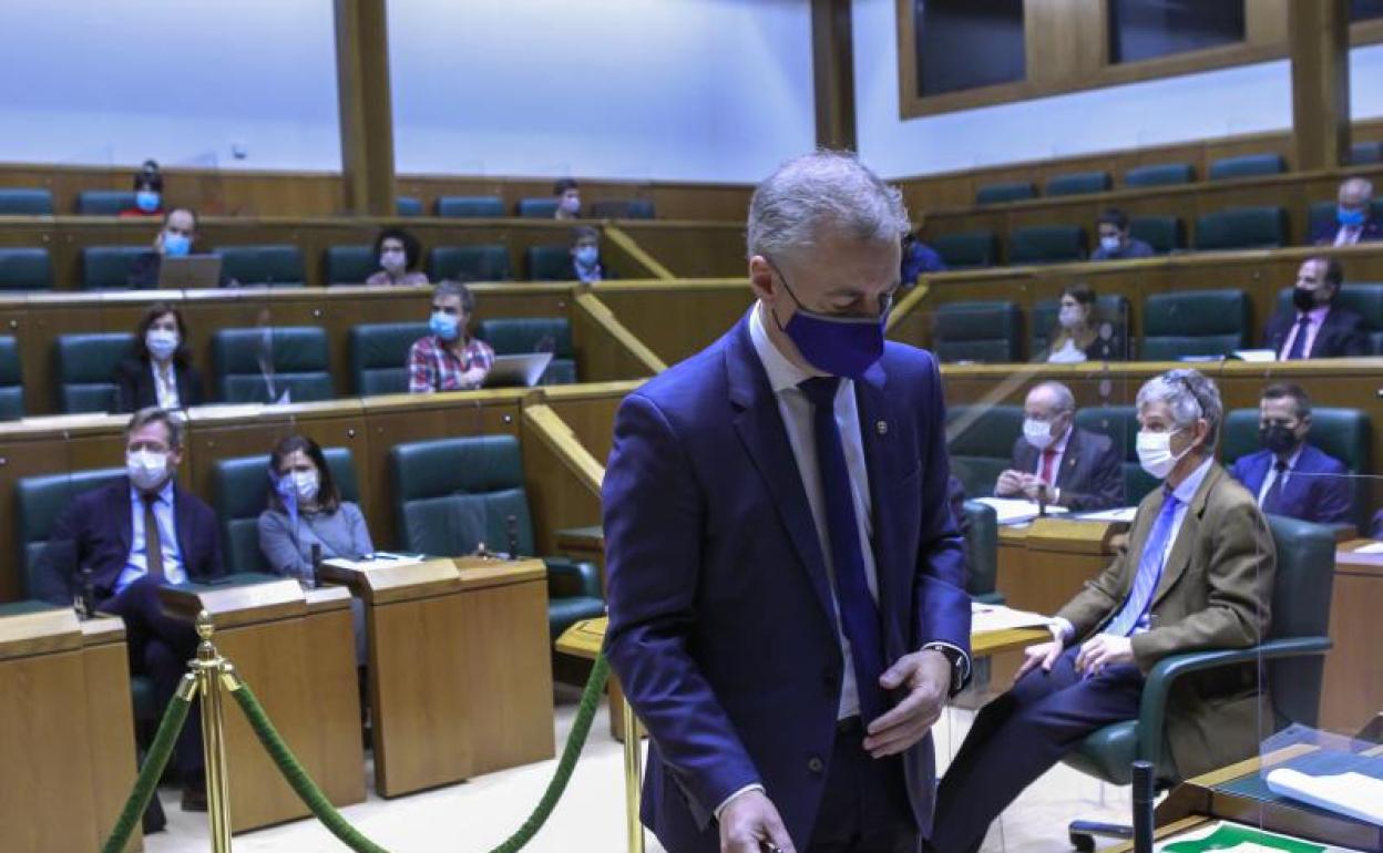 El lehendakari, Iñigo Urkullu, durante el pleno de control de este viernes en el Parlamento. 