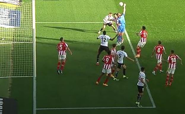 Simón comete su tercer fallo y Garitano le defiende: «Es el puto amo»