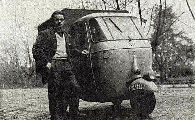 Máximo, con su motocarro.