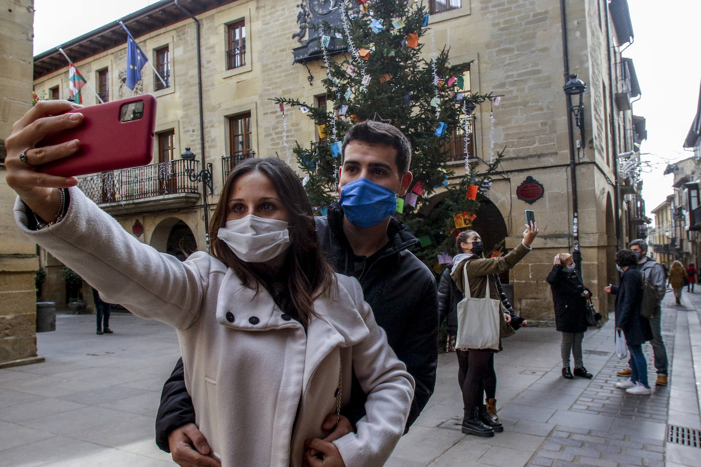 En Laguardia también han aprovechado vecinos y visitantes para disfrutar de las terrazas y de los paseos por la localidad. 
