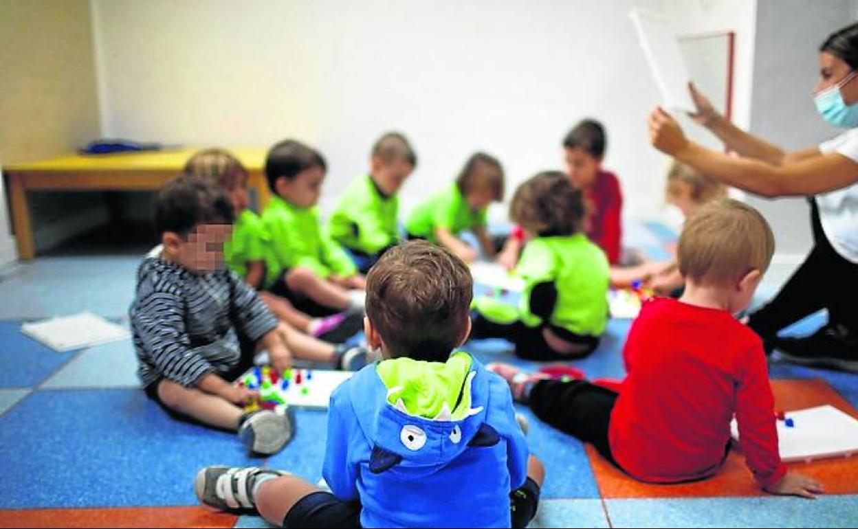 Las haurreskolak atienden a niños de 0 a 2 años. 