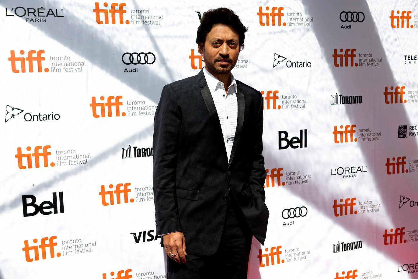 El actor Irrfan Khan, 54 años. Khan, uno de los primeros actores indios en dejar una huella constante en el cine occidental, aportó versatilidad y estilo a películas de Hollywood como "Life of Pi" y "The Namesake".