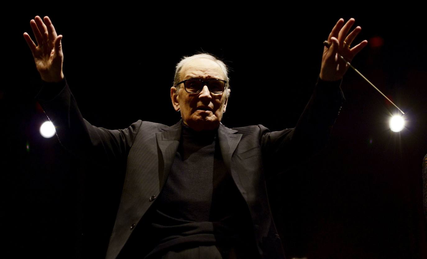 Compositor Ennio Morricone, 91 años. Morricone, cuyas partituras para películas como "El bueno, el feo y el malo", "La misión" y "Cinema Paradiso" lo convirtieron en uno de los compositores cinematográficos más famosos del mundo, murió en julio. Ganó dos premios Oscar y docenas de otros premios, incluidos los Globos de Oro, los Grammys y los BAFTA.