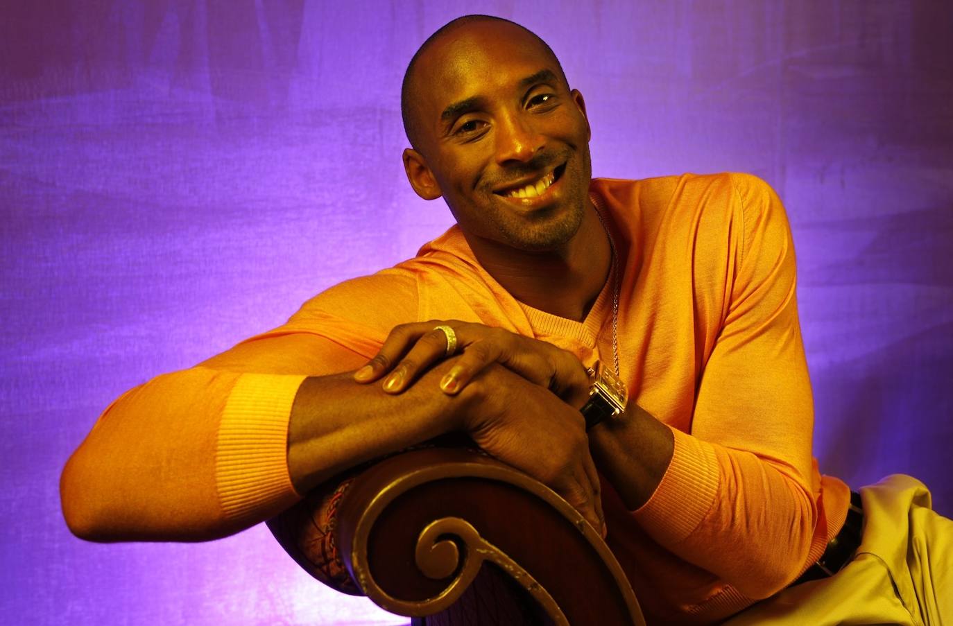 El gran Kobe Bryant de la NBA, 41 años. Uno de los mejores jugadores de todos los tiempos de la NBA, Bryant murió en un accidente de helicóptero cerca de Los Ángeles junto con su hija Gianna de 13 años y otras siete personas en enero. Bryant saltó a la fama como un novato de 18 años recién salido de la escuela secundaria y pasó toda su carrera de 20 años con los Lakers antes de retirarse en 2016 con cinco anillos de campeonato.