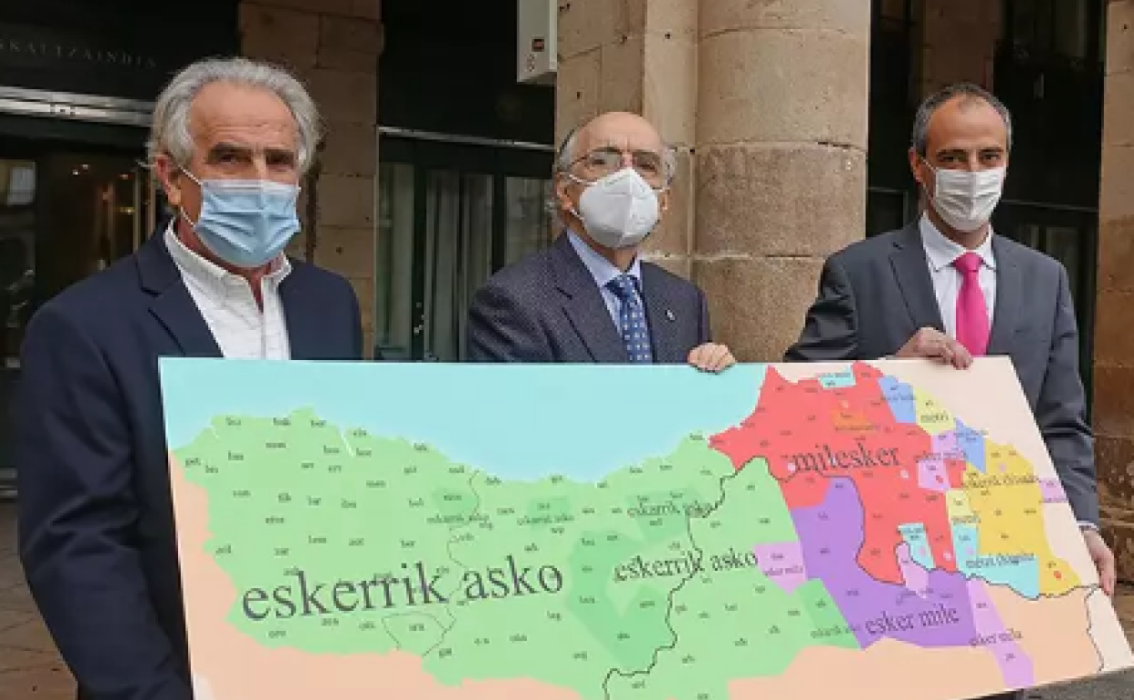 Euskaltzaindiaren Bilboko egoitzan aurkeztu zuten ostiralean Euskararen Herri Hizkeren Atlasaren hamaikagarren liburukia.