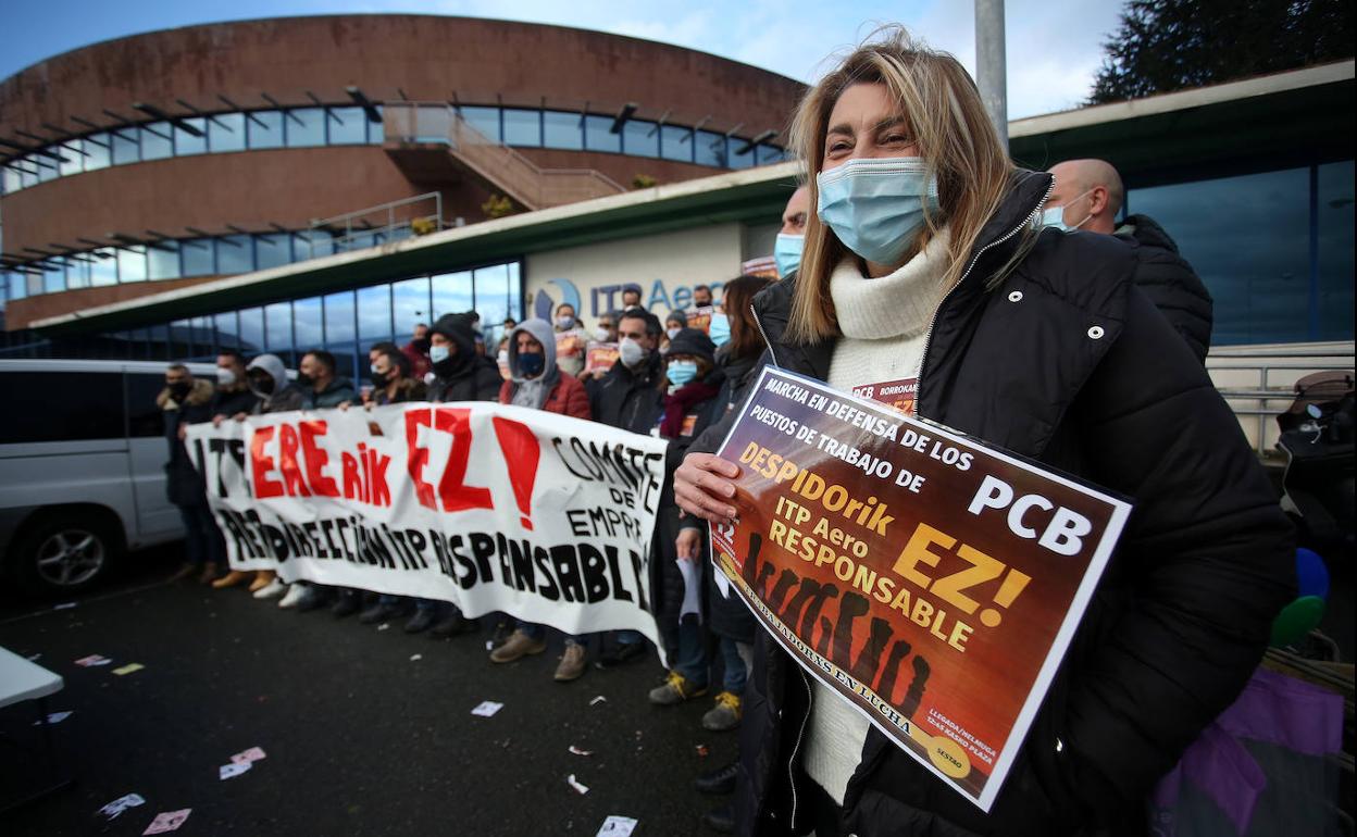 Protesta de los trabajadores de ITP-Aero frente a la planta de Barakaldo.