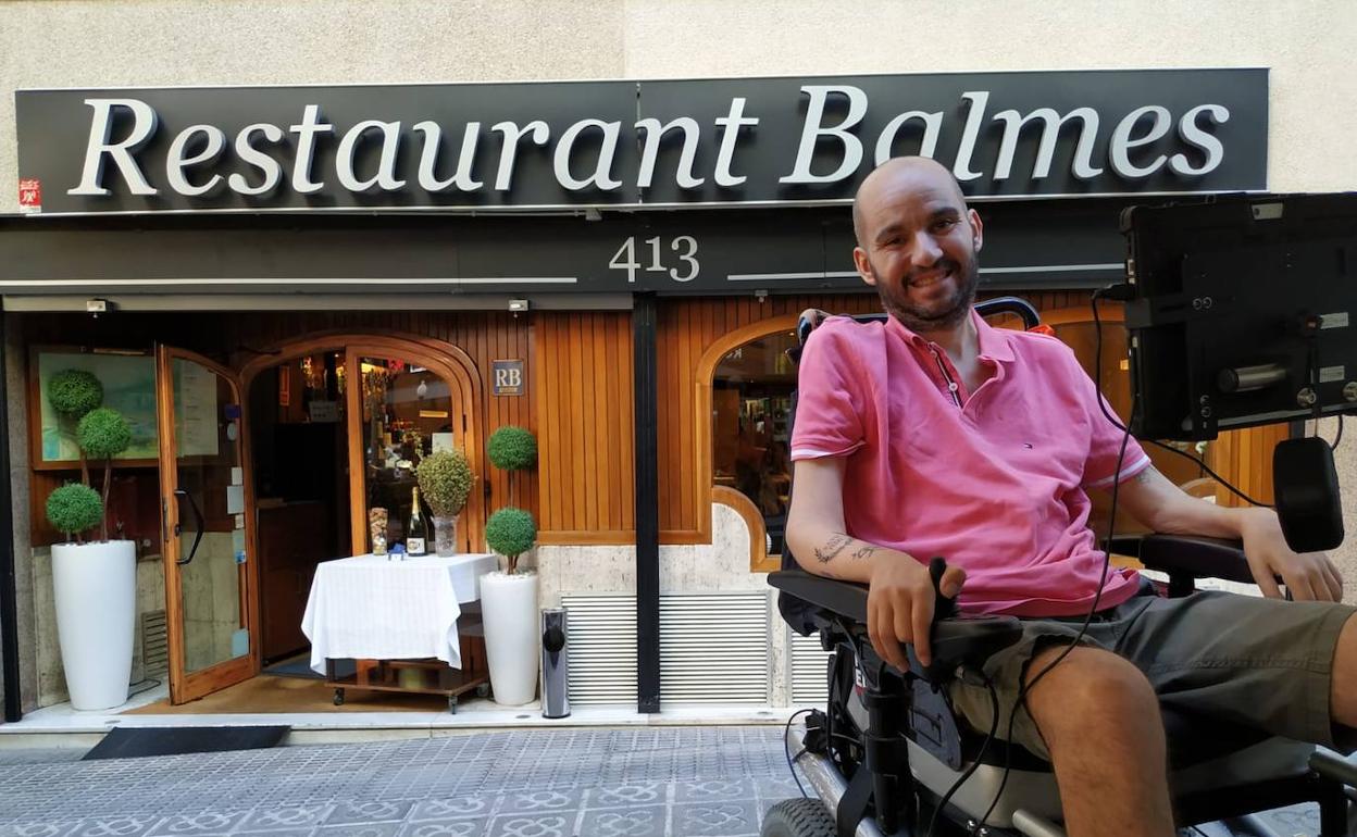 Ley de eutanasia: La emotiva campaña 'Mueve un dedo por la vida' que promueve el enfermo de ELA Jordi Sabaté