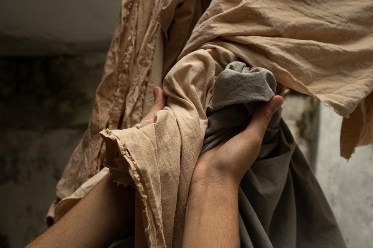 Fotos: La novedosa firma de 4 bilbaínos que tiñen su ropa con…¡aguacate!