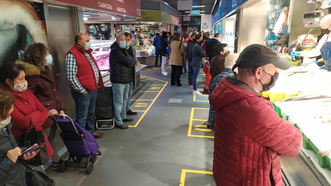 Mucho movimiento el Mercado de La Ribera este sábado.