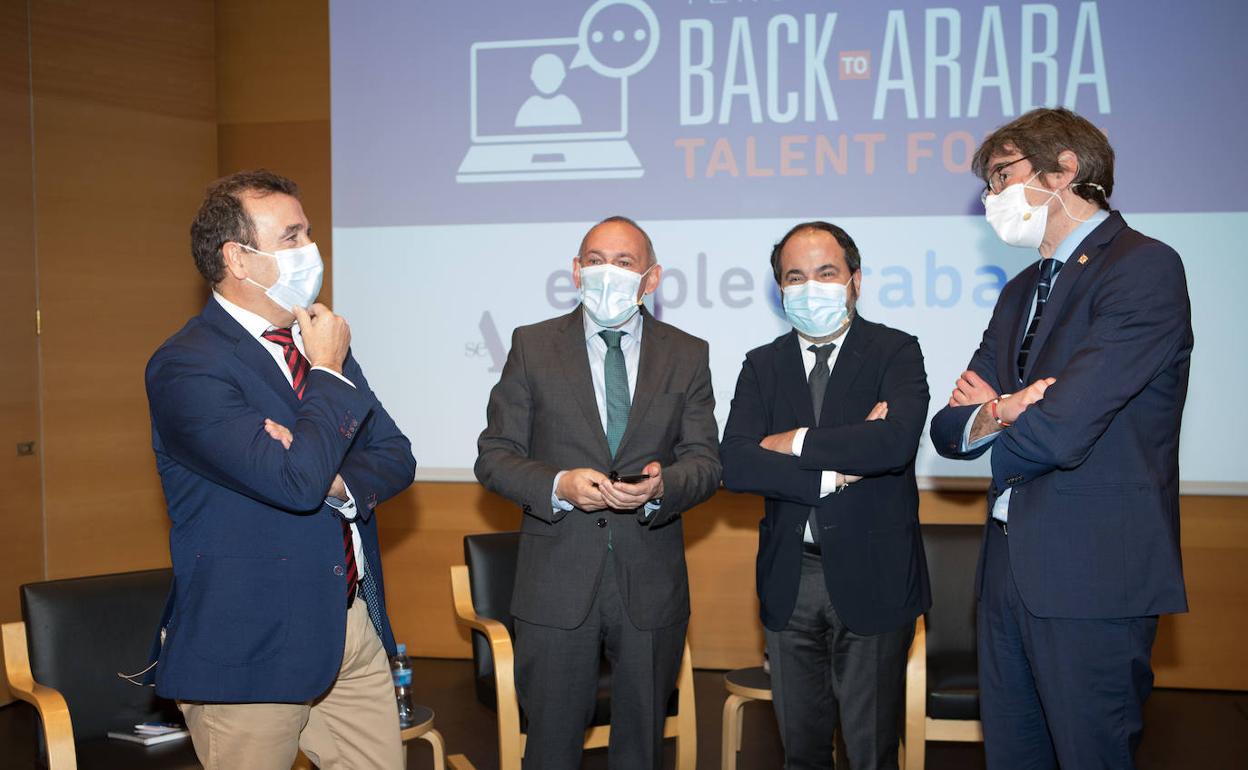 Jon Urresti (Fundación Vital), el diputado general Ramiro González, Pascal Gómez (SEA Empresas Alavesas) y el alcalde Gorka Urtaran en la inauguración de 'Back to Araba-Talent Forum'