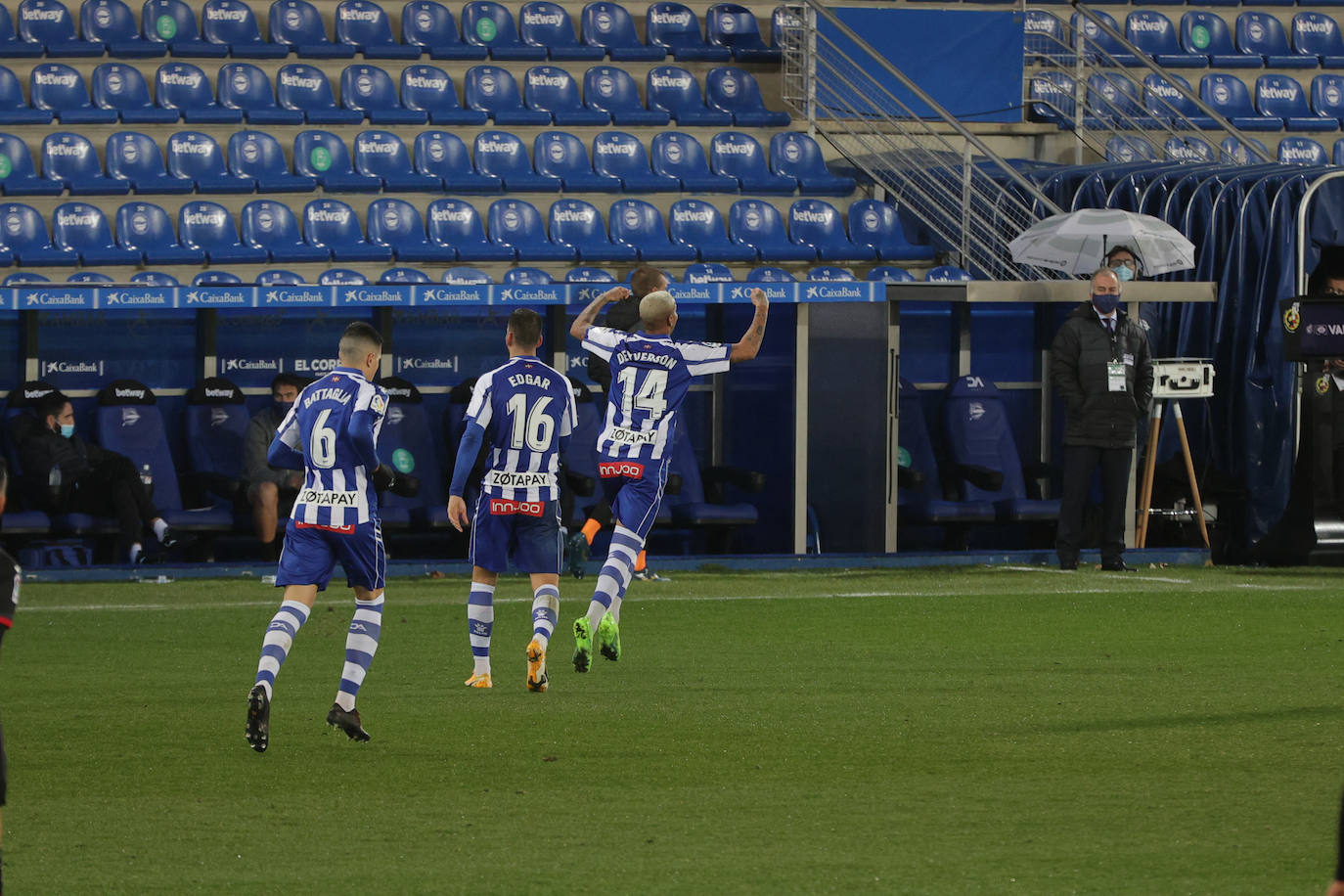 Fotos: Las imágenes del Alavés-Eibar