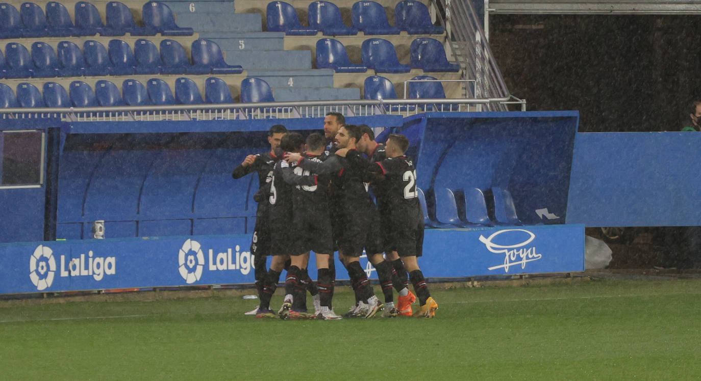 Fotos: Las imágenes del Alavés-Eibar