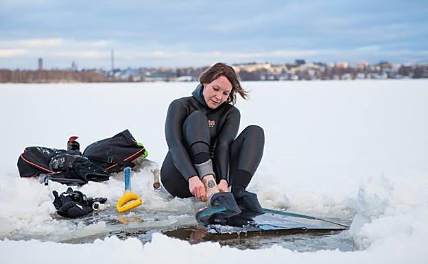 Los médicos recomendaron a Nordblad introducir la pierna en agua helada tras un grave accidente de bicicleta. 