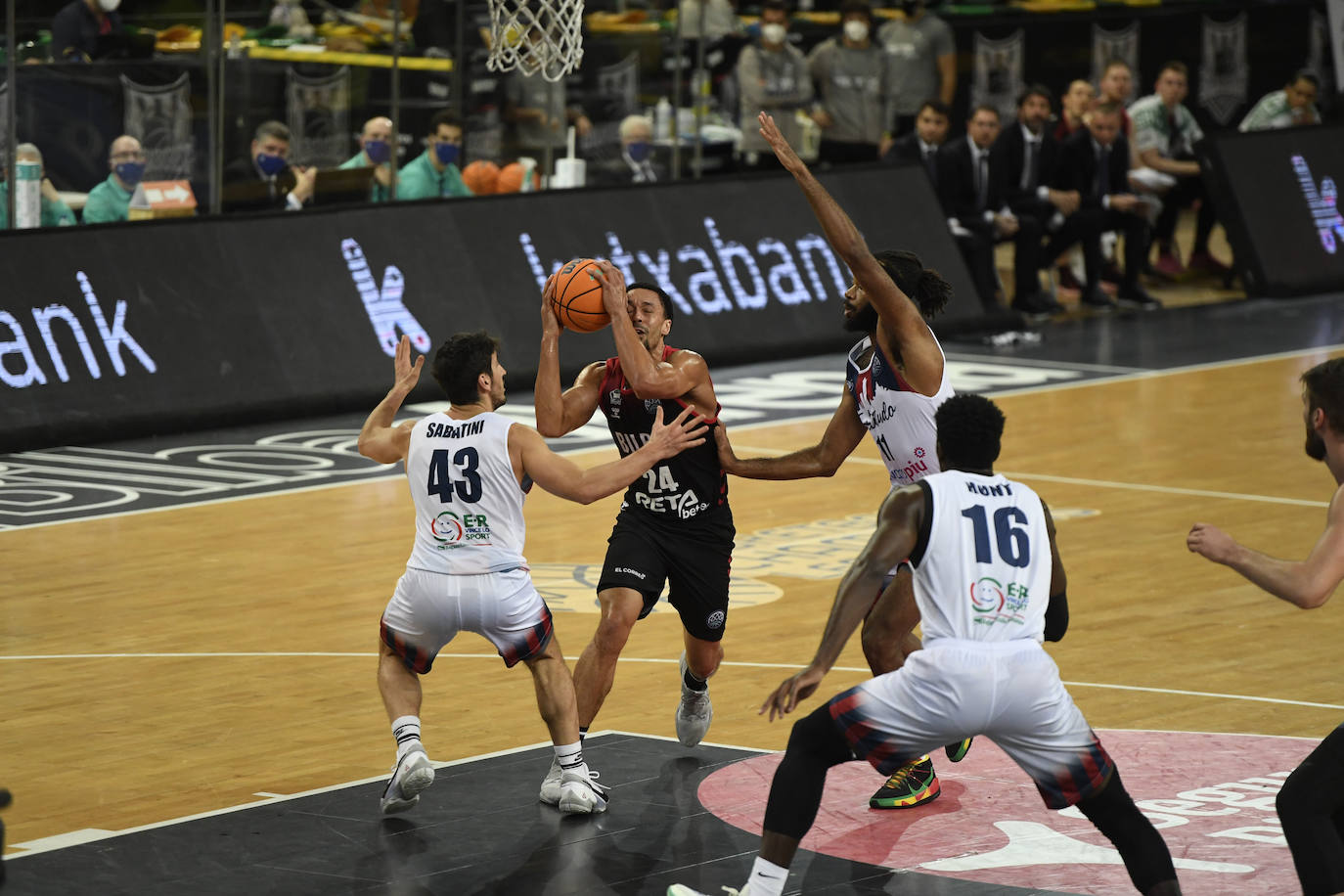 Fotos: Las mejores imágenes del Bilbao Basket - Fortitudo Bolonia