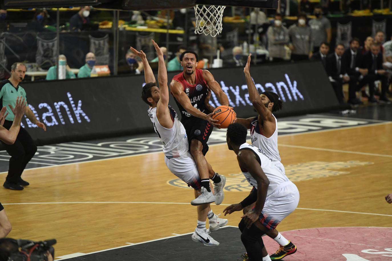 Fotos: Las mejores imágenes del Bilbao Basket - Fortitudo Bolonia