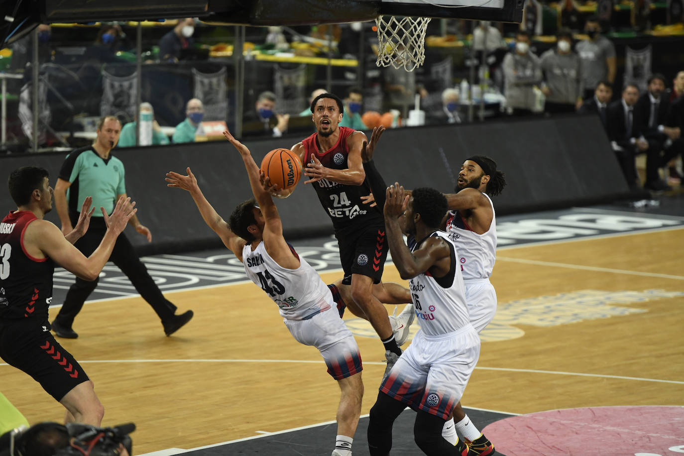 Fotos: Las mejores imágenes del Bilbao Basket - Fortitudo Bolonia
